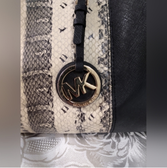 Michael Kors animal print tote - Picture 4 of 10